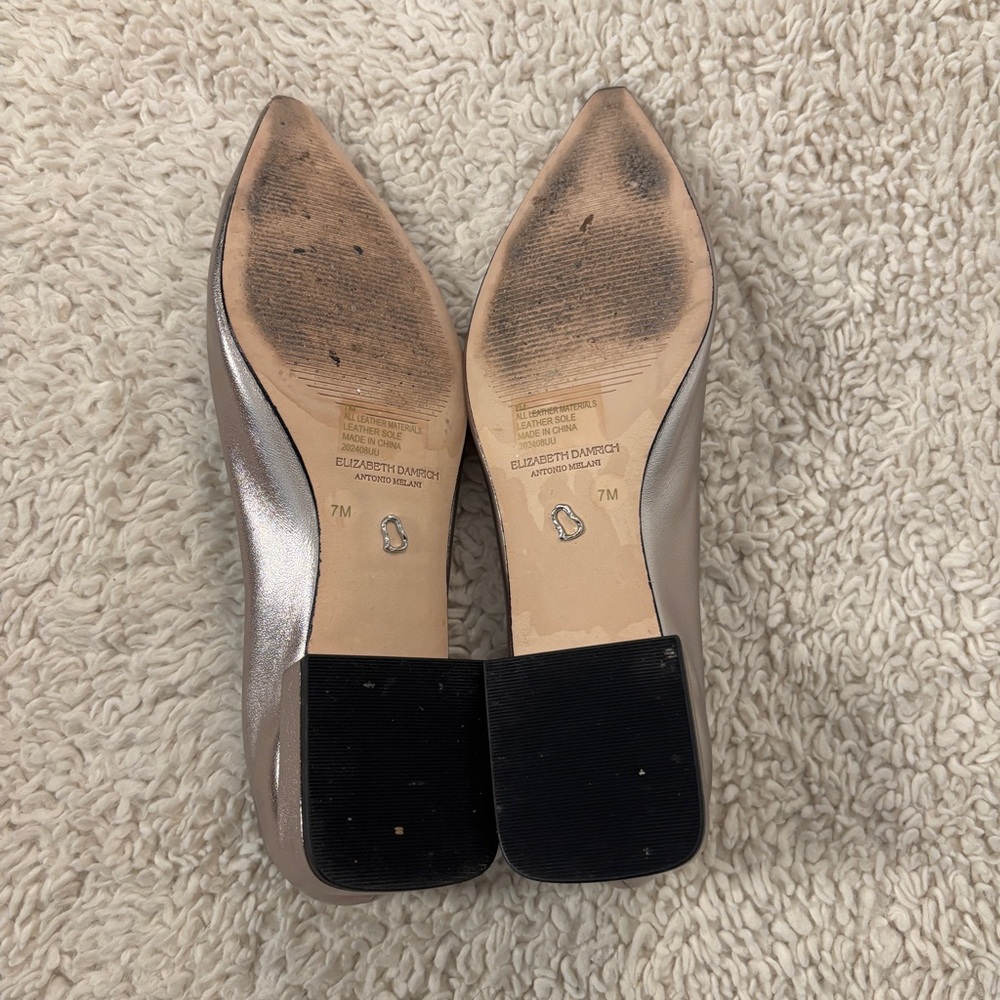 Elizabeth Damrich Trapeze Metallic Leather
Dress Pumps size 7 - Picture 7 of 9